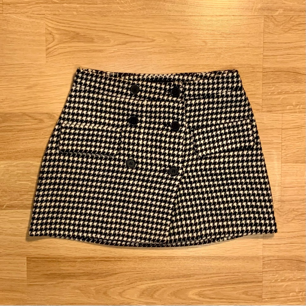 Cute preppy black and white houndstooth button up mini skirt Size XS